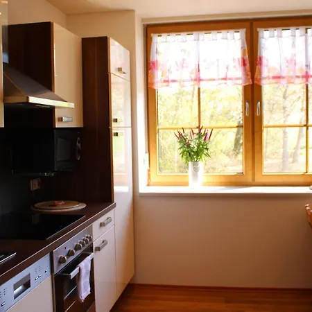 מלון Gaestehaus Sporrer 4*